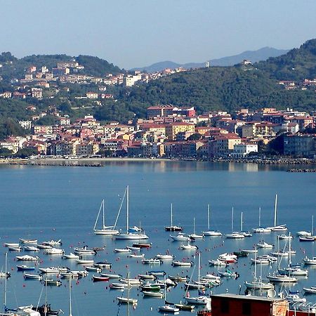 Willa Casa Flora San Terenzo Pokój zdjęcie