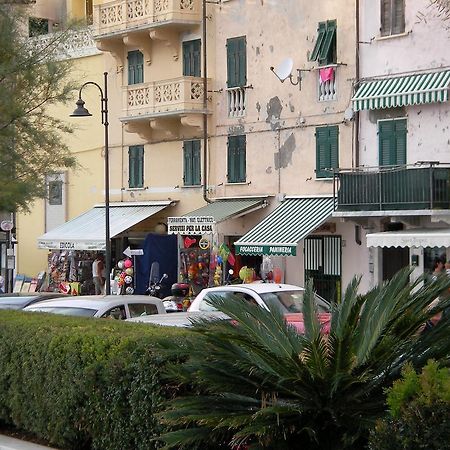 Willa Casa Flora San Terenzo Pokój zdjęcie
